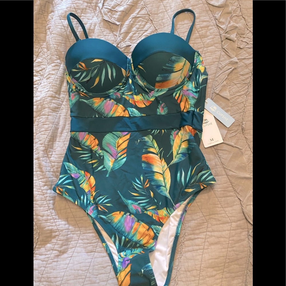 Cupshe tropical one Piece swimsuit. M
